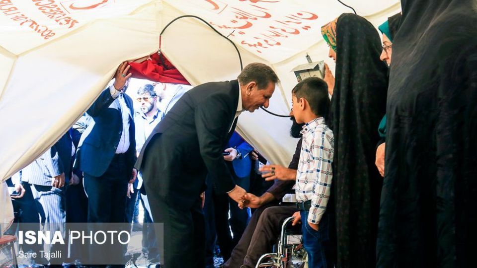 بازدید جهانگیری از روستای زلزله زده گورک راور کرمان