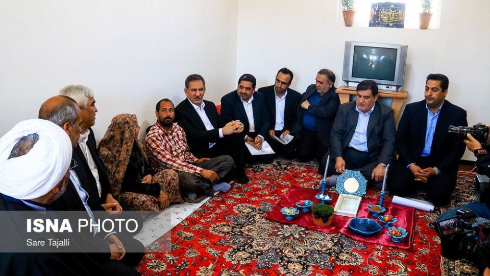 بازدید جهانگیری از روستای زلزله زده گورک راور کرمان