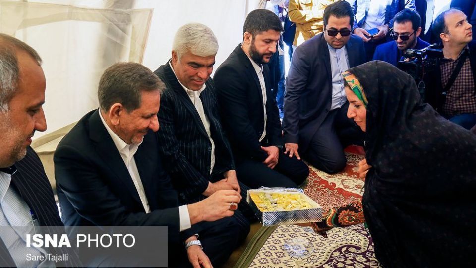 بازدید جهانگیری از روستای زلزله زده گورک راور کرمان