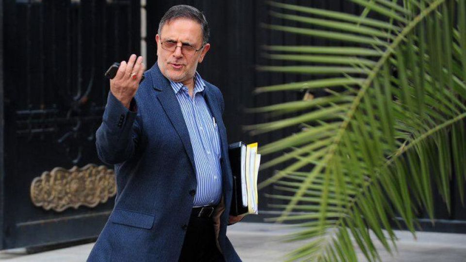 اقدام عجیب سیف/ رئیس کل بانک مرکزی معاون خود را با پاداش 1 میلیارد و 200 میلیونی بازنشسته می کند و بعد از یک هفته وی را به کار بازمی گرداند! اقدام عجیب سیف/ رئیس کل بانک مرکزی معاون خود را با پاداش 1 میلیارد و 200 میلیونی بازنشسته می کند و بعد از یک هفته وی را به کار بازمی گرداند!