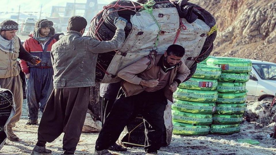 وضعیت کولبران کردستان؛ هر روز مبهمتر از دیروز وضعیت کولبران کردستان؛ هر روز مبهمتر از دیروز