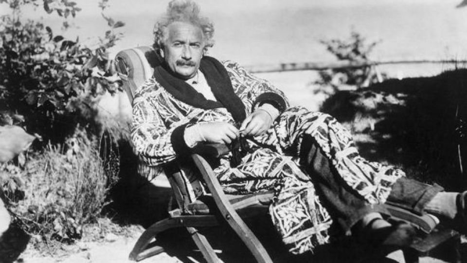 به قول آینشتاین... چرا دوست داریم از افراد مشهور نقل قول کنیم؟ به قول آینشتاین... چرا دوست داریم از افراد مشهور نقل قول کنیم؟