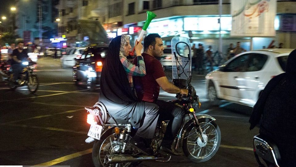 شادی مردم تهران پس از برد تیم ملی ایران مقابل مراکش