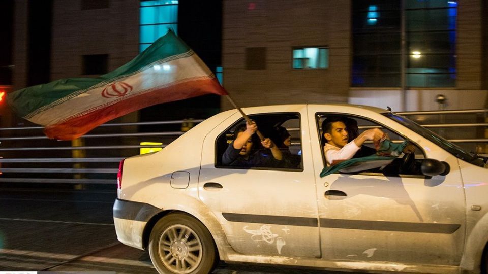 شادی مردم تهران پس از برد تیم ملی ایران مقابل مراکش