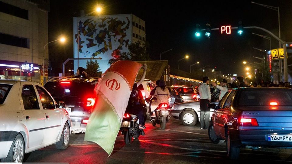 شادی مردم تهران پس از برد تیم ملی ایران مقابل مراکش