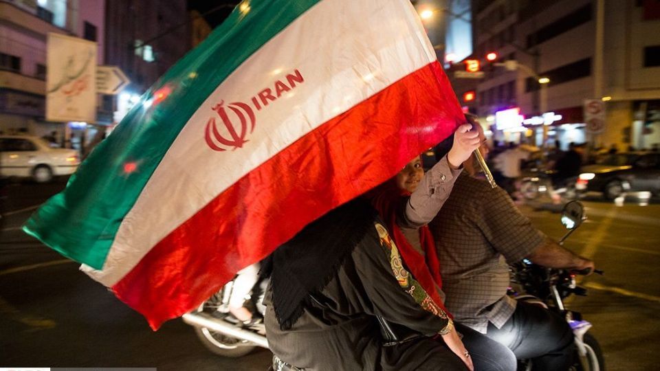 شادی مردم تهران پس از برد تیم ملی ایران مقابل مراکش