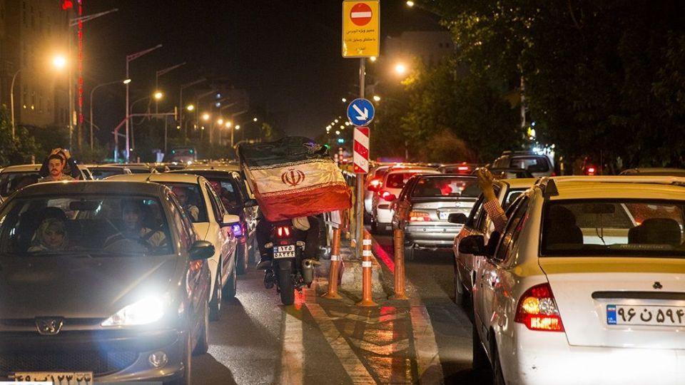 شادی مردم تهران پس از برد تیم ملی ایران مقابل مراکش