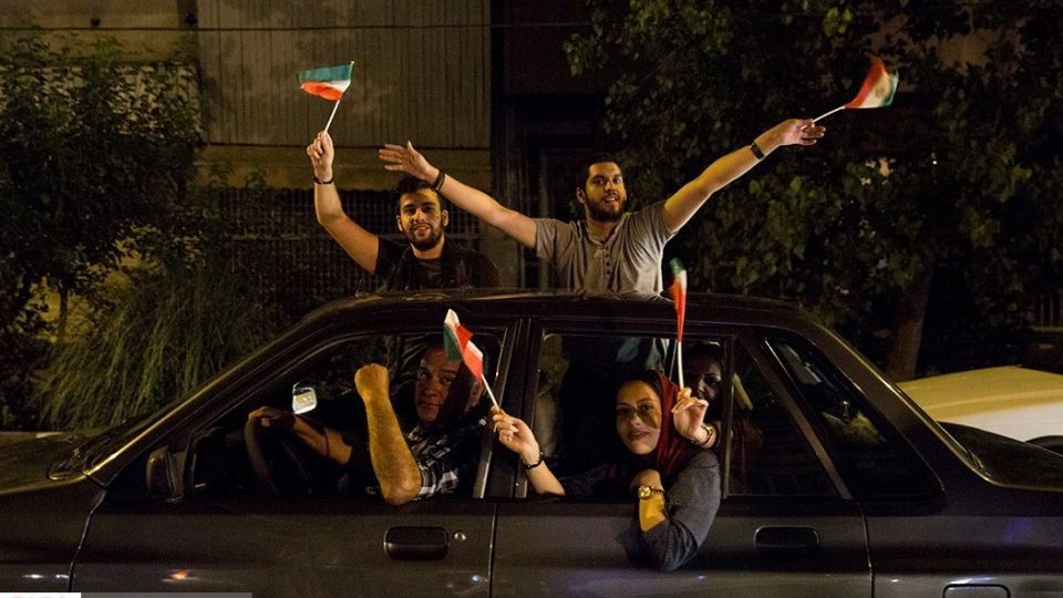 شادی مردم تهران پس از برد تیم ملی ایران مقابل مراکش