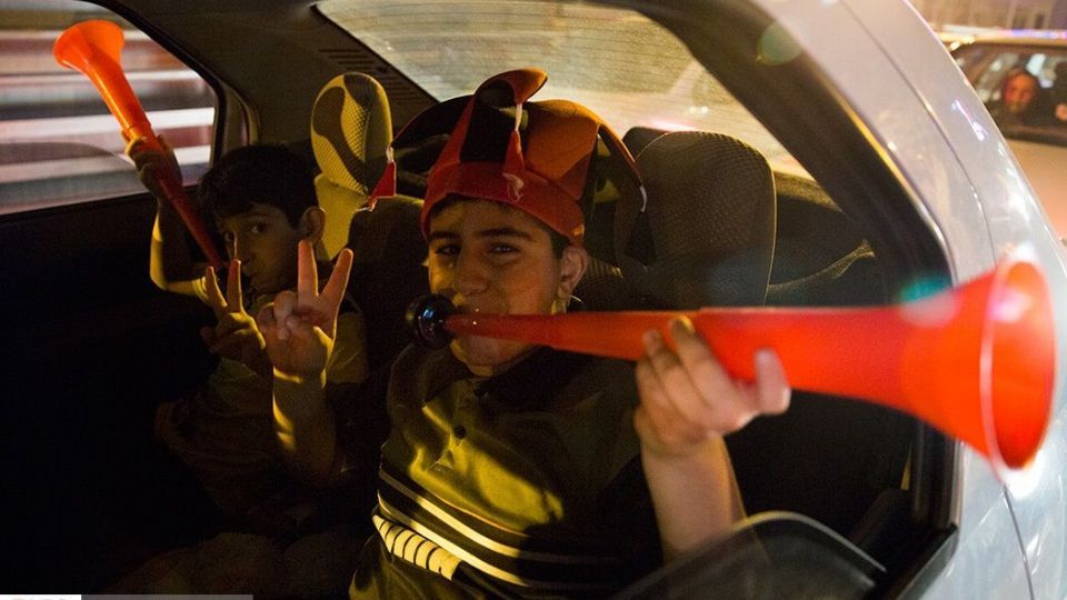 شادی مردم تهران پس از برد تیم ملی ایران مقابل مراکش