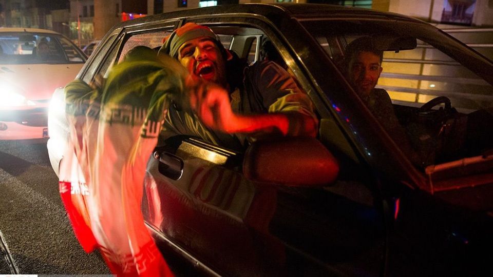 شادی مردم تهران پس از برد تیم ملی ایران مقابل مراکش