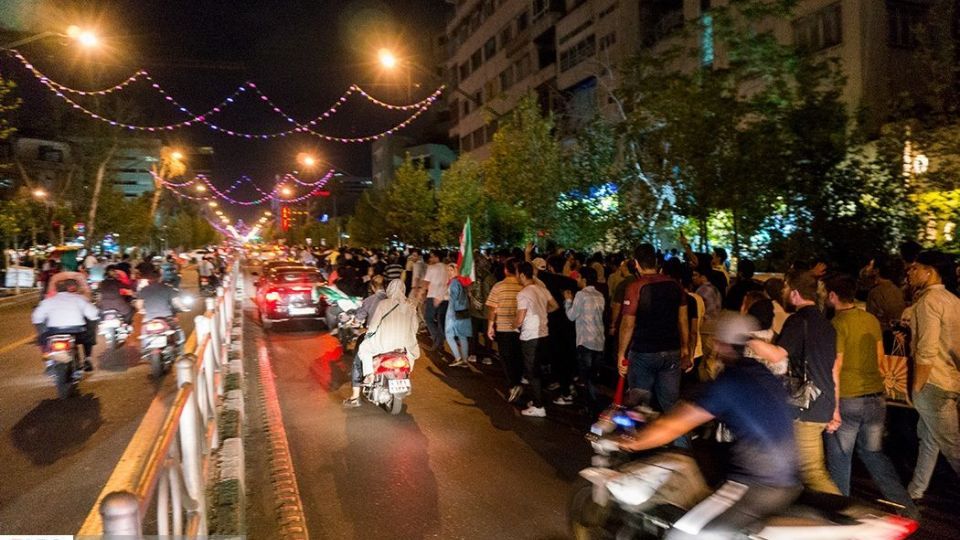 شادی مردم تهران پس از برد تیم ملی ایران مقابل مراکش