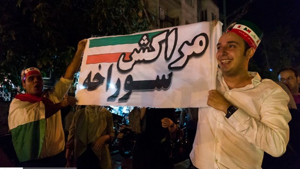 شادی مردم تهران پس از برد تیم ملی ایران مقابل مراکش