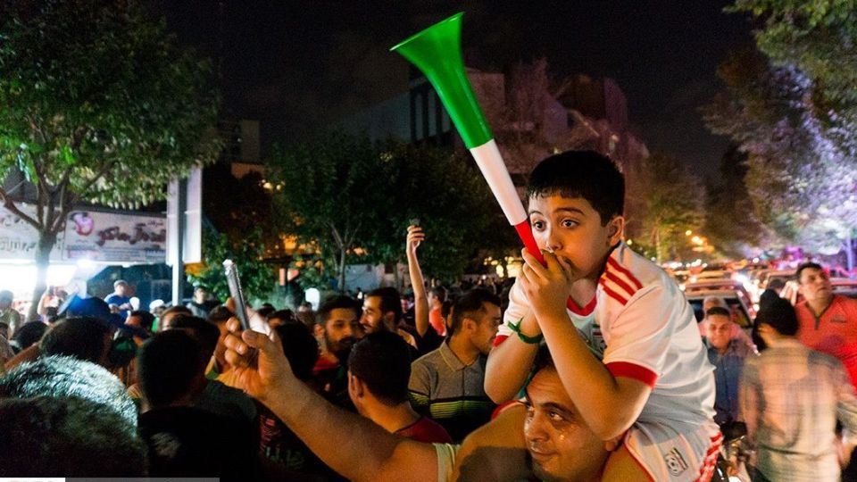 شادی مردم تهران پس از برد تیم ملی ایران مقابل مراکش