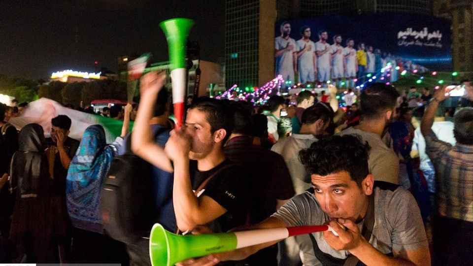 شادی مردم تهران پس از برد تیم ملی ایران مقابل مراکش