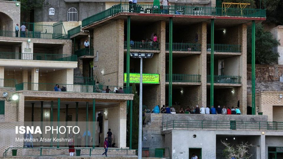 گردهمایی زرتشتیان در زیارتگاه &laquo;پیرسبز&raquo;