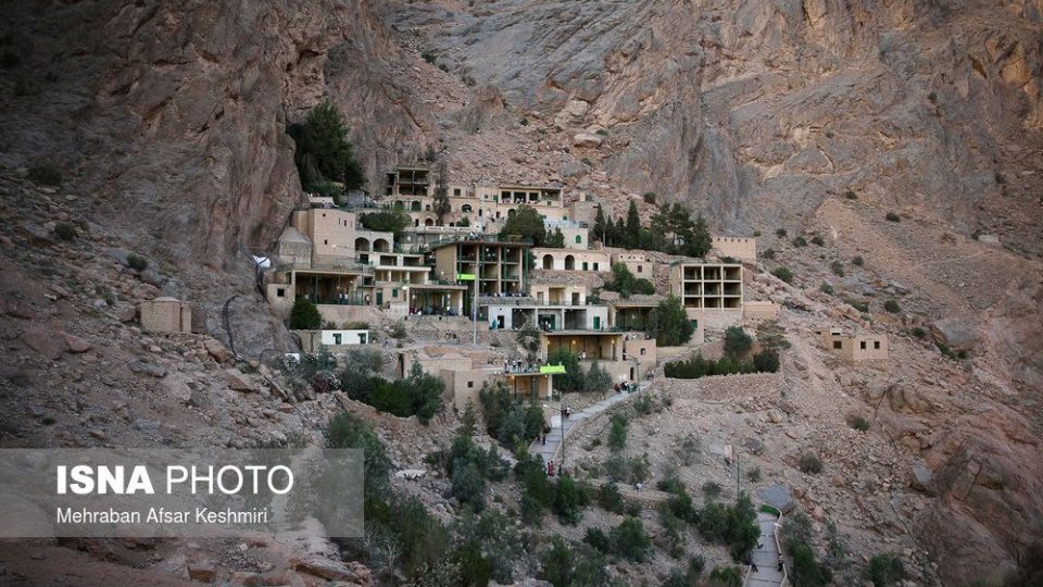 گردهمایی زرتشتیان در زیارتگاه &laquo;پیرسبز&raquo;