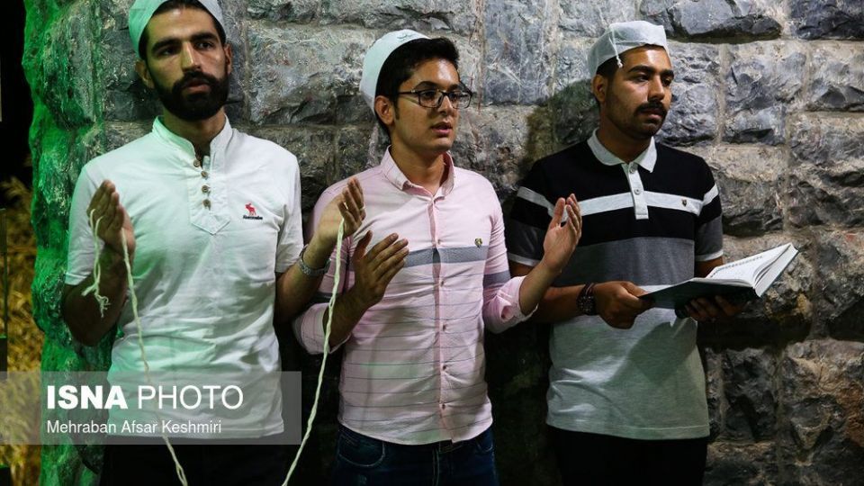 گردهمایی زرتشتیان در زیارتگاه &laquo;پیرسبز&raquo;