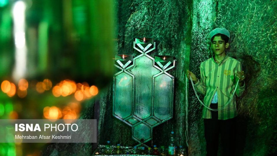 گردهمایی زرتشتیان در زیارتگاه &laquo;پیرسبز&raquo;