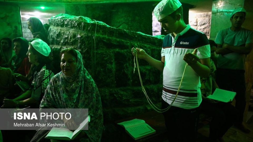 گردهمایی زرتشتیان در زیارتگاه &laquo;پیرسبز&raquo;