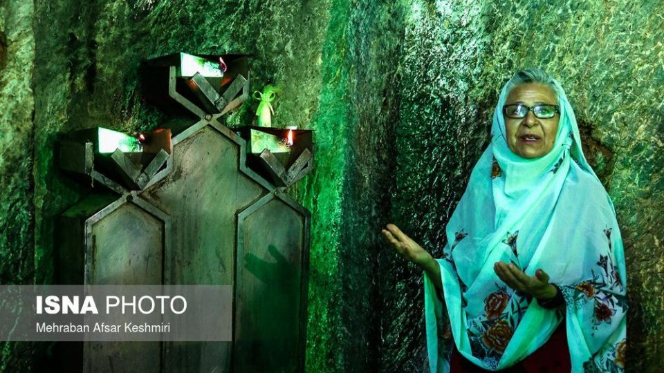 گردهمایی زرتشتیان در زیارتگاه &laquo;پیرسبز&raquo;