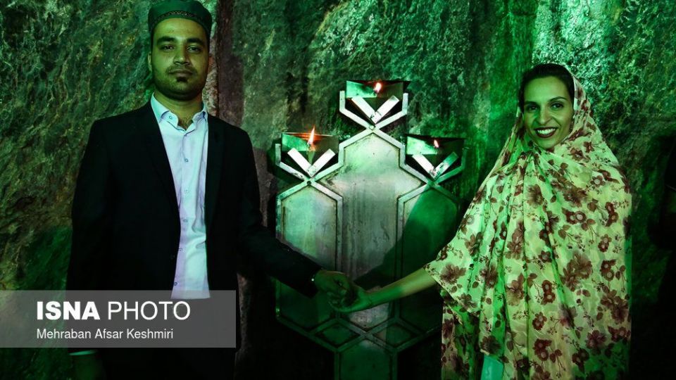 گردهمایی زرتشتیان در زیارتگاه &laquo;پیرسبز&raquo;