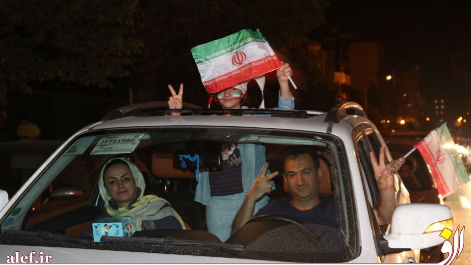 شادی شبانه‌ی مردم، پس از بازی عزت‌مندانه ایران در مقابل پرتغال