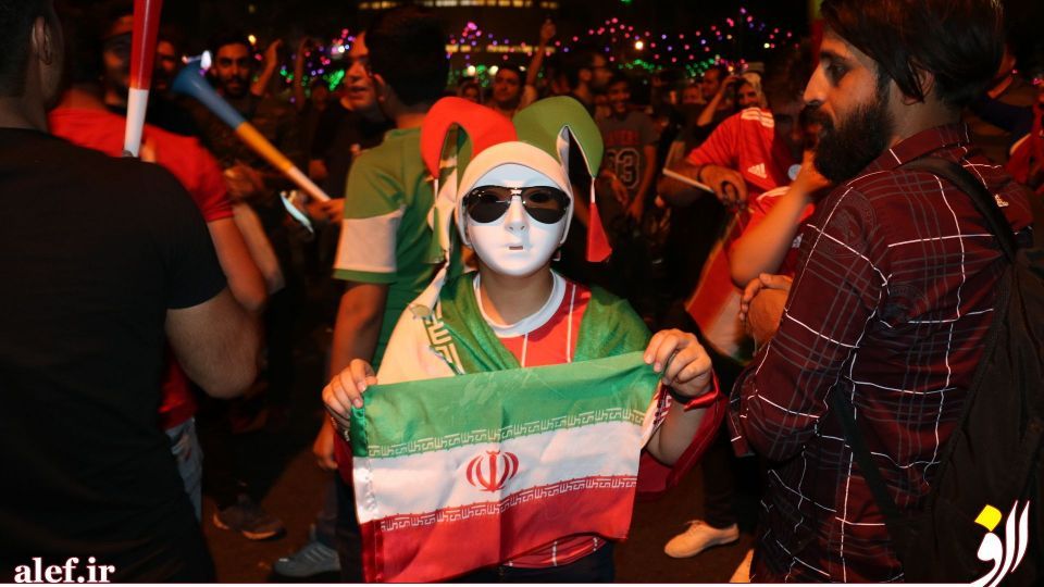شادی شبانه‌ی مردم، پس از بازی عزت‌مندانه ایران در مقابل پرتغال
