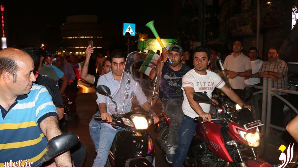 شادی شبانه‌ی مردم، پس از بازی عزت‌مندانه ایران در مقابل پرتغال