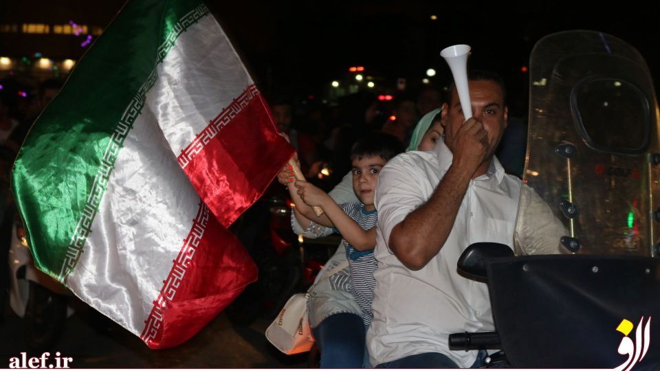 شادی شبانه‌ی مردم، پس از بازی عزت‌مندانه ایران در مقابل پرتغال
