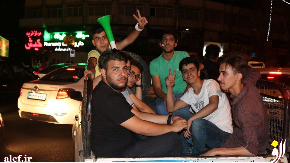 شادی شبانه‌ی مردم، پس از بازی عزت‌مندانه ایران در مقابل پرتغال