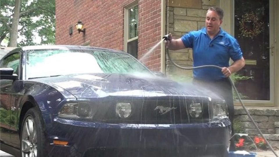 انگلیس هم کمآب شد/ شستن خودرو با شلنگ ۱۰۰۰ پوند جریمه دارد انگلیس هم کمآب شد/ شستن خودرو با شلنگ ۱۰۰۰ پوند جریمه دارد