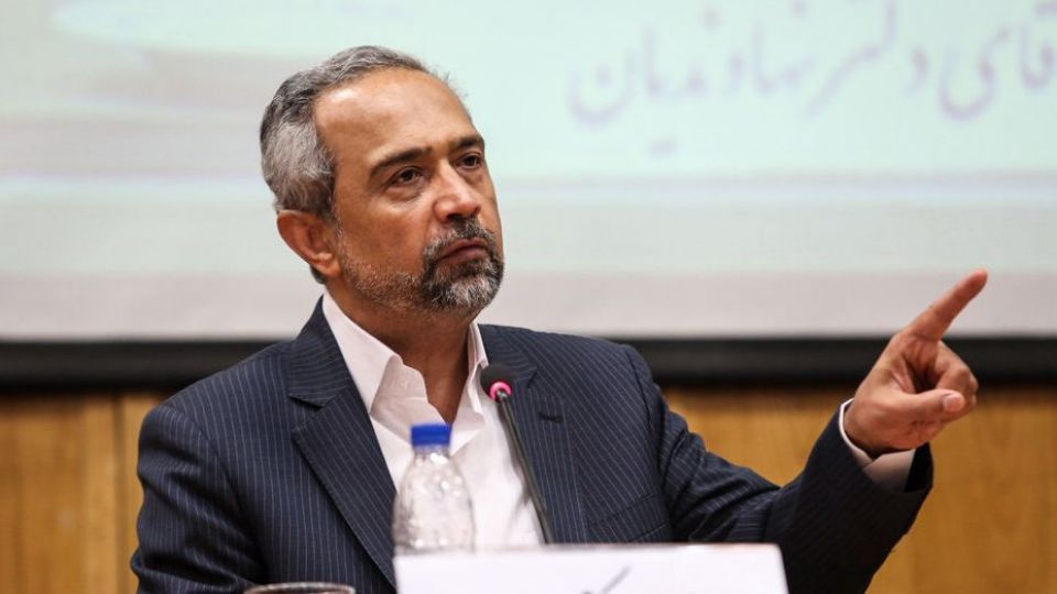 نهاوندیان: اینکه دهن به دهن بدون مبنا نرخ ارز را بالا ببریم، درست نیست نهاوندیان: اینکه دهن به دهن بدون مبنا نرخ ارز را بالا ببریم، درست نیست