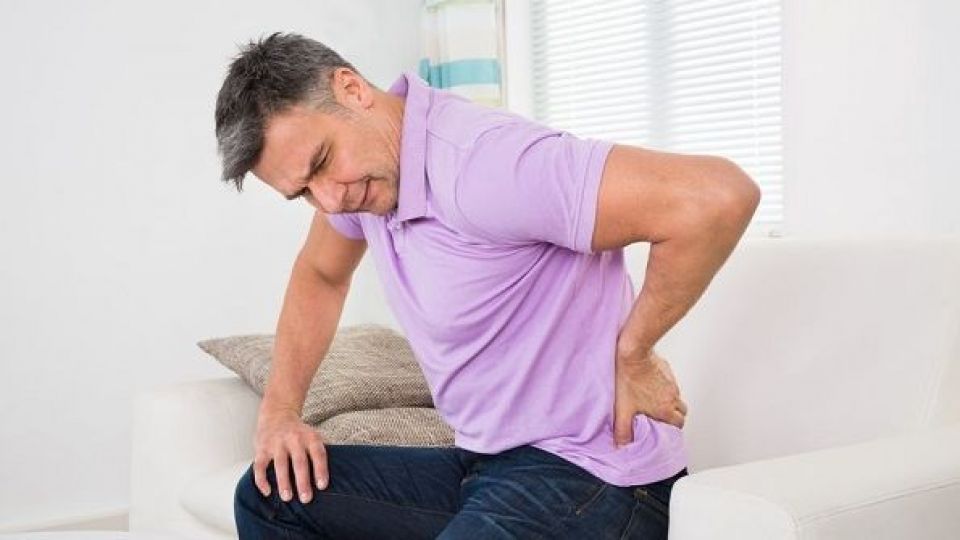 عواملی که به کمر درد منجر میشوند عواملی که به کمر درد منجر میشوند