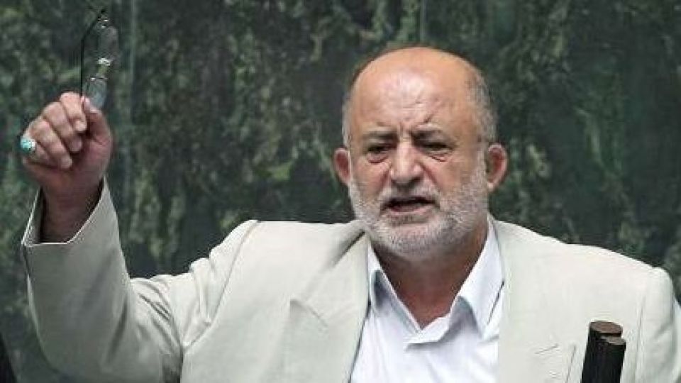 ریل ها در انبارها مانده اما آخوندی از چین، هند و ترکیه وارد می کند ریل ها در انبارها مانده اما آخوندی از چین، هند و ترکیه وارد می کند