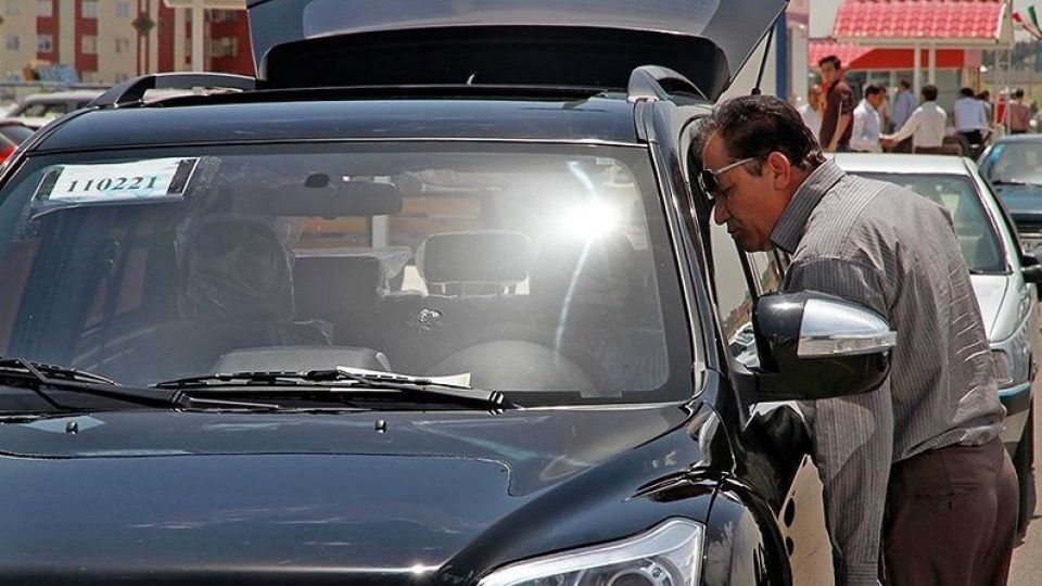 چرا خودرویی طی ۲۰ روز باید ۱۰ میلیون گران شود؟ چرا خودرویی طی ۲۰ روز باید ۱۰ میلیون گران شود؟