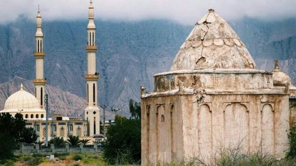 مرمت عجیب یک بنای تاریخی+عکس مرمت عجیب یک بنای تاریخی+عکس