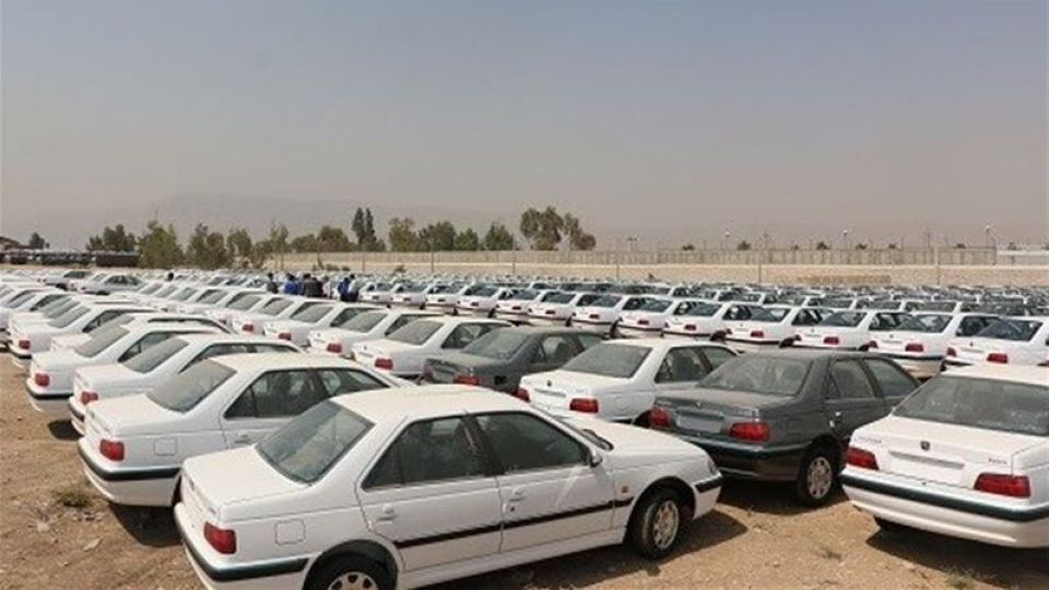 اختفای ۱۹۰۰ خودرو در انباری در شیراز + عکس اختفای ۱۹۰۰ خودرو در انباری در شیراز + عکس