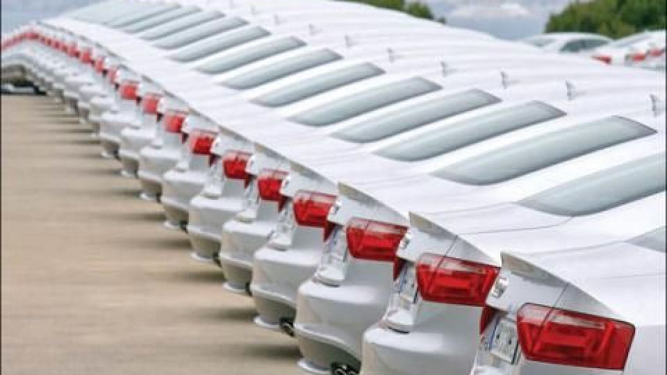 کاهش نرخ خودروهای داخلی در بازار/ تفاوت قیمت کارخانه تا بازار هنوز میلیونها تومان است کاهش نرخ خودروهای داخلی در بازار/ تفاوت قیمت کارخانه تا بازار هنوز میلیونها تومان است