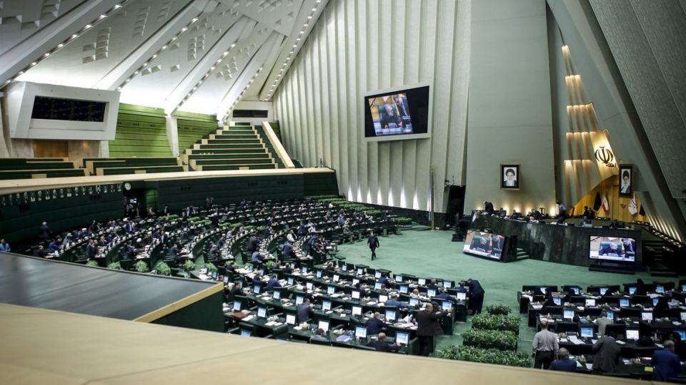 "سفر خانوادگی" ۲۳ نماینده مجلس به مشهد برای بررسی یک طرح "سفر خانوادگی" ۲۳ نماینده مجلس به مشهد برای بررسی یک طرح