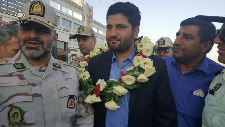 سرباز ربودهشده در مرز میرجاوه پس از 15 ماه به آغوش خانواده بازگشت+فیلم سرباز ربودهشده در مرز میرجاوه پس از 15 ماه به آغوش خانواده بازگشت+فیلم