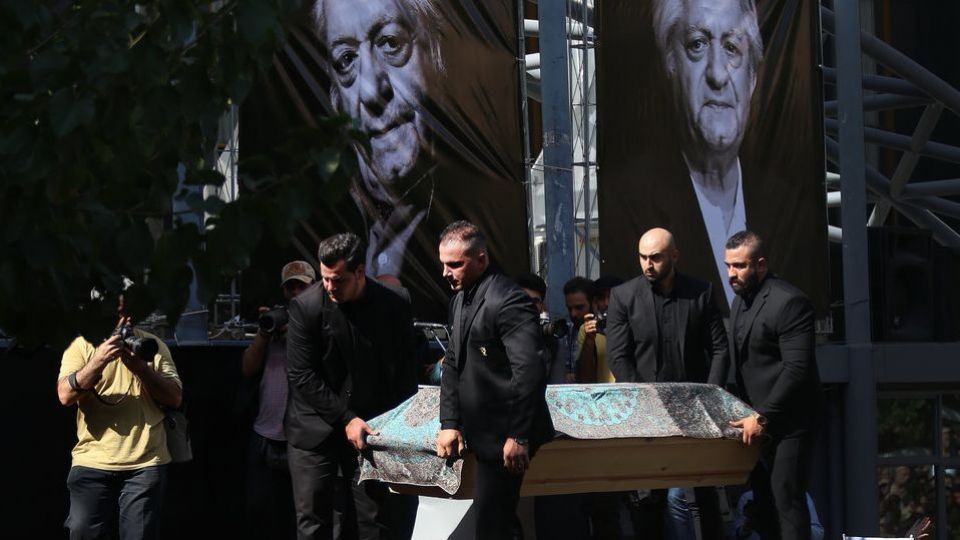 پیکر عزتالله انتظامی تشییع شد پیکر عزتالله انتظامی تشییع شد