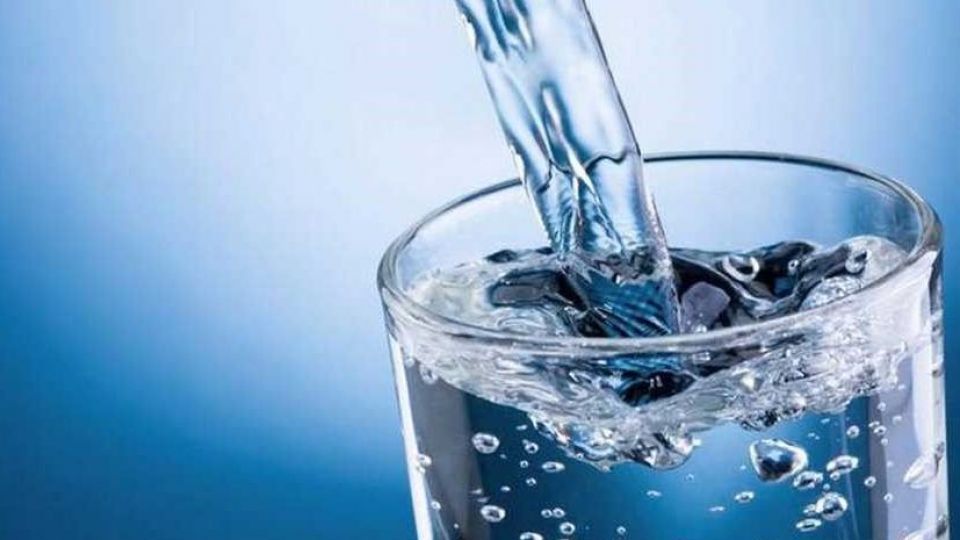 آیا با مصرف آب لاغر میشویم؟ آیا با مصرف آب لاغر میشویم؟