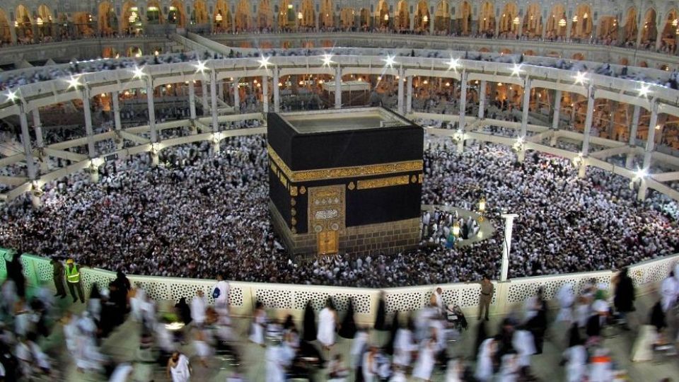 حج برویم یا به فقرا کمک کنیم؟ حج برویم یا به فقرا کمک کنیم؟