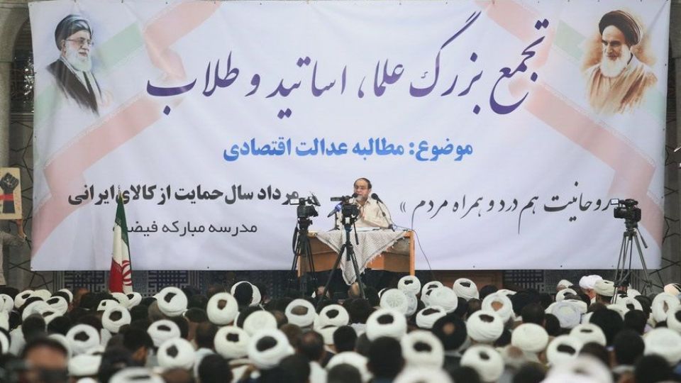 یک مراسم خوب /یک شعار بد/ شناسایی نفوذیها کار آسانی است یک مراسم خوب /یک شعار بد/ شناسایی نفوذیها کار آسانی است