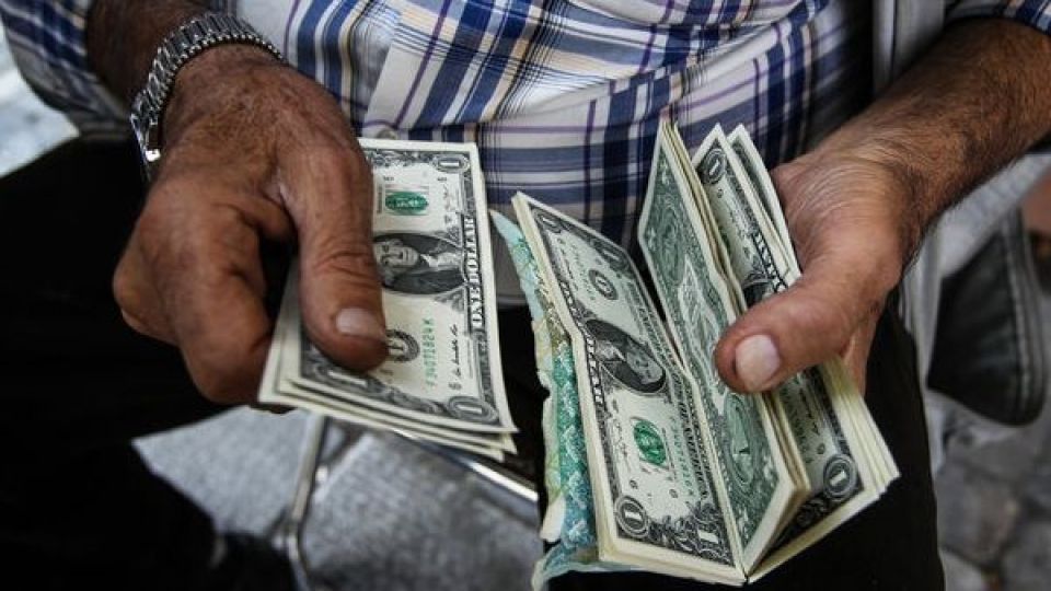 ادامه حاشیههای دلار ۴۲۰۰ تومانی/ نگرانی بابت به انحراف کشاندن اعلام اسامی متخلفان ادامه حاشیههای دلار ۴۲۰۰ تومانی/ نگرانی بابت به انحراف کشاندن اعلام اسامی متخلفان