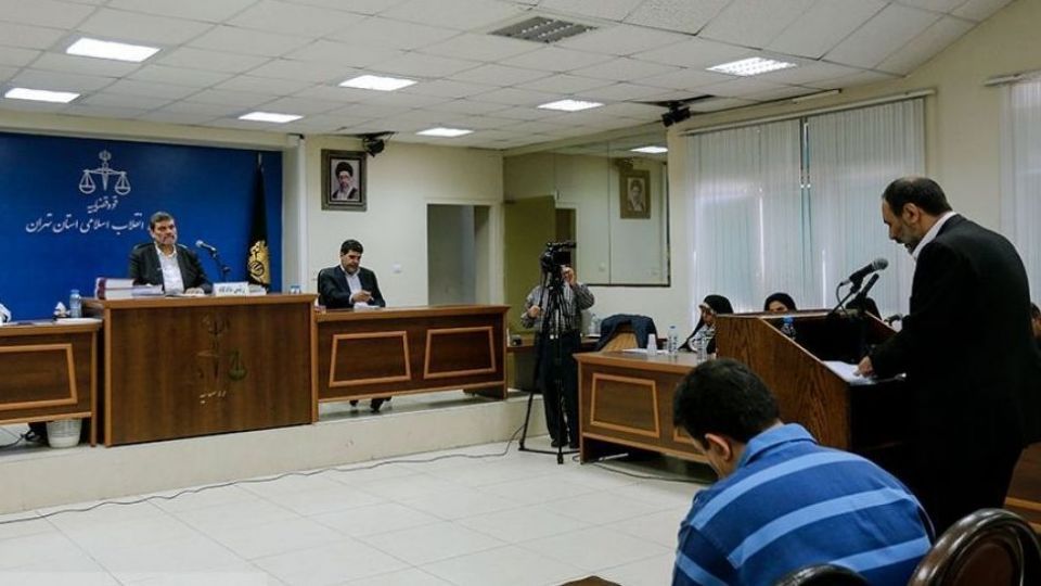 گزارش محاکمه مفسد اقتصادی/ از پرداخت شمش طلا و ماشین لوکس به عنوان رشوه تا خرید ۳۲۲ هزار تن قیر بدون حتی یک ریال پرداخت گزارش محاکمه مفسد اقتصادی/ از پرداخت شمش طلا و ماشین لوکس به عنوان رشوه تا خرید ۳۲۲ هزار تن قیر بدون حتی یک ریال پرداخت