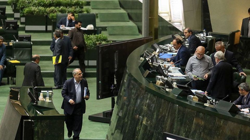 جلسه استیضاح کرباسیان/ وزارت اقتصاد هم بی وزیر شد/ موافقان و مخالفان چه گفتند/ کرباسیان: اقدامات ما به ثمر ننشست جلسه استیضاح کرباسیان/ وزارت اقتصاد هم بی وزیر شد/ موافقان و مخالفان چه گفتند/ کرباسیان: اقدامات ما به ثمر ننشست