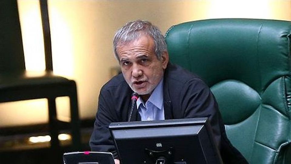 پزشکیان در دفاع از کرباسیان: همه ما مسئول وضعیت کنونی هستیم/ نمیتوان به راحتی وِل گشت و خرج کرد و بعد هم بگوییم که بیایید مبارزه کنیم پزشکیان در دفاع از کرباسیان: همه ما مسئول وضعیت کنونی هستیم/ نمیتوان به راحتی وِل گشت و خرج کرد و بعد هم بگوییم که بیایید مبارزه کنیم