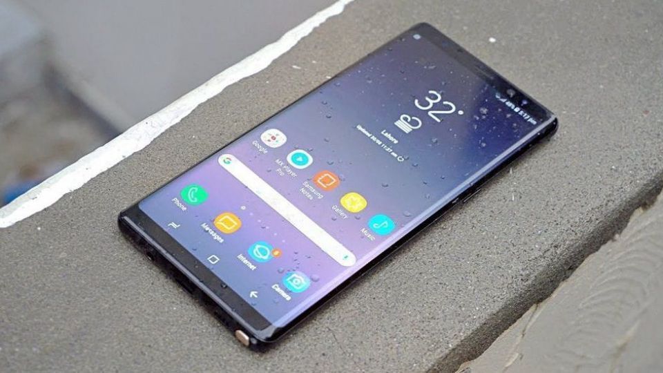 گلکسی نوت ۹ مشکل نشت نور دارد گلکسی نوت ۹ مشکل نشت نور دارد