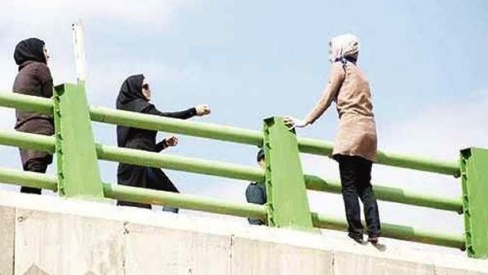 وقتی کسی قصد خودکشی دارد، چه باید کرد؟ وقتی کسی قصد خودکشی دارد، چه باید کرد؟